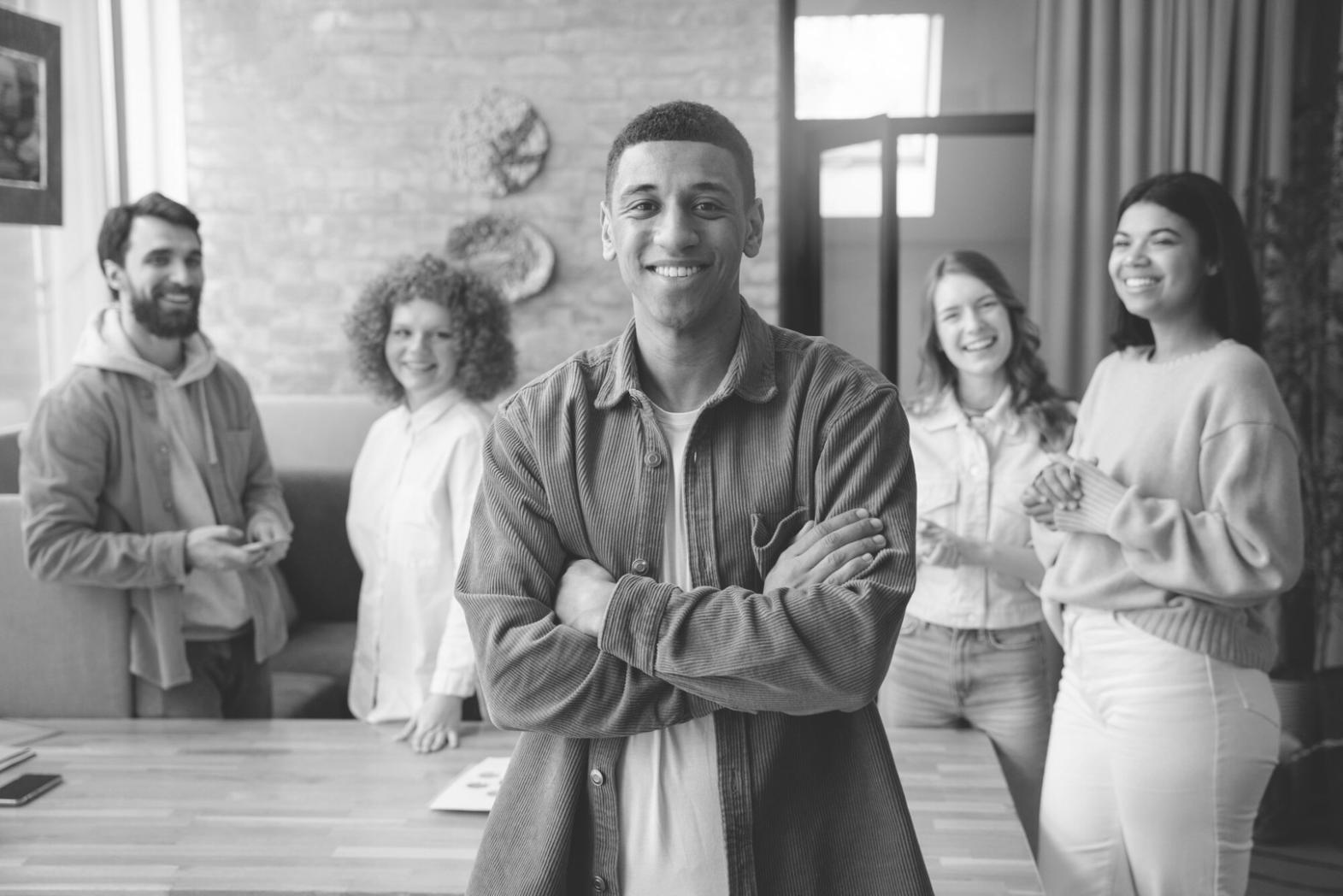 Ambiente de aprendizaje moderno con tecnología financiera